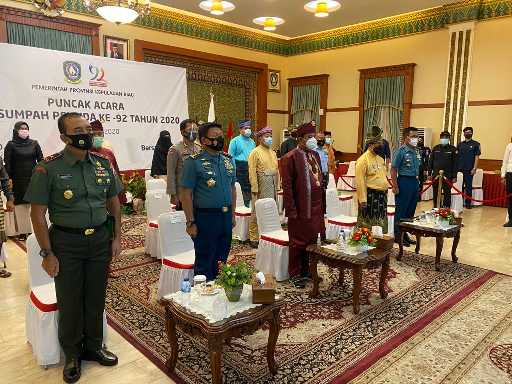 PANGKOGABWILHAN  I LAKSAMANA MADYA TNI IN.G.ARIAWAN S.E.M.M MENGHADIRI UPACARA HARI SUMPAH PEMUDA KE-92 SECARA VIRTUAL DI GEDUNG DAERAH TANJUNG PINANG