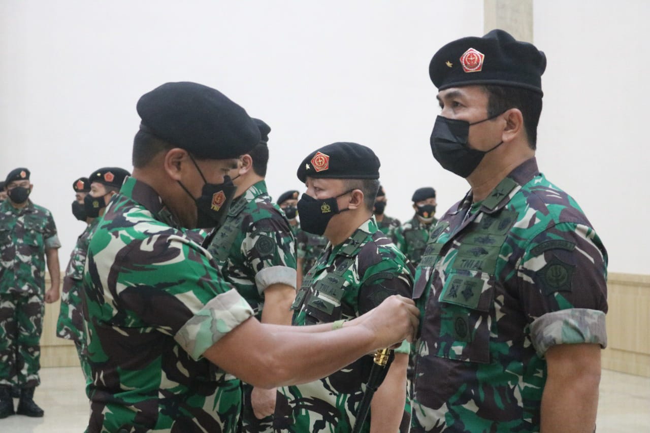 PANGKOGABWILHAN I MEMIMPIN ACARA SERAH TERIMA JABATAN PEJABAT KOGABWILHAN I