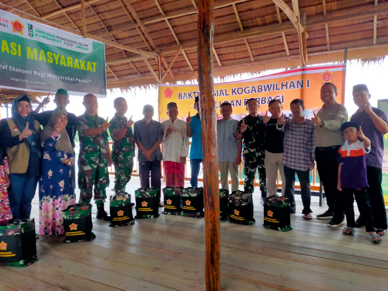 Kogabwilhan I Berbagi bersama HMI Komisariat FISIP UMRAH di Tanjungpinang-Bintan