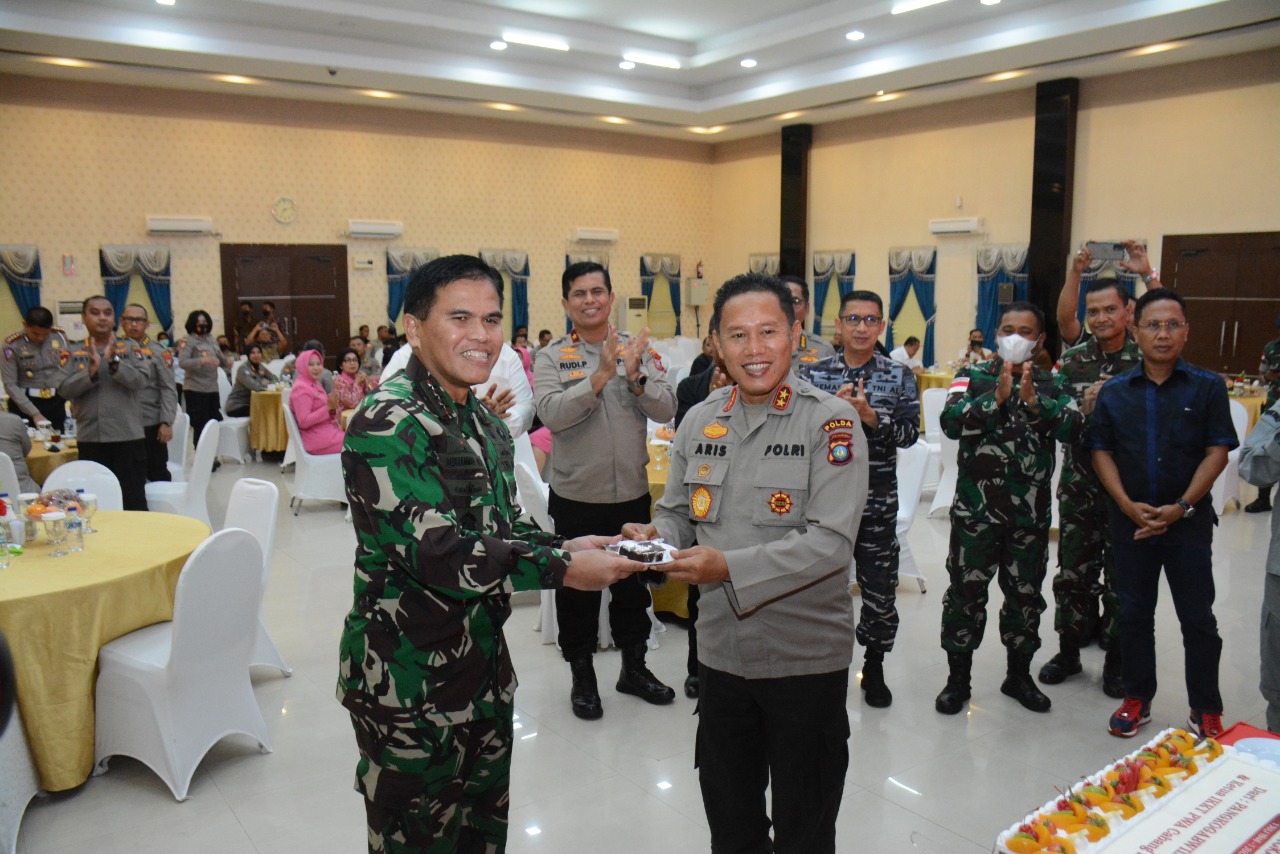 PANGKOGABWILHAN I MENGHADIRI DOA BERSAMA DALAM RANGKA HARI BHAYANGKARA KE 76 DI MAPOLDA KEPRI